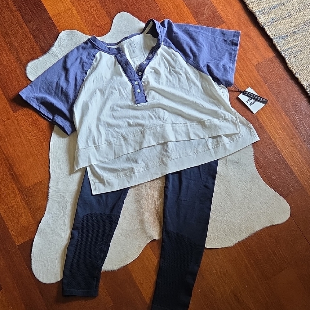 Casual Two-Tone Raglan Henley Tee - Blue and White